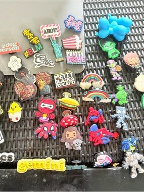 CROCS Multicolor Kids Character Shoe Charms — Red Blue Green Yellow Pink
